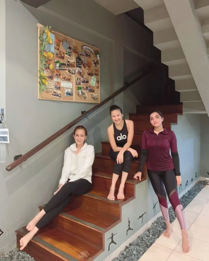Gak Pakai Riasan Saat Yoga