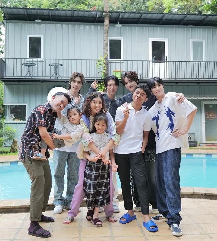 Akrab dengan WayV