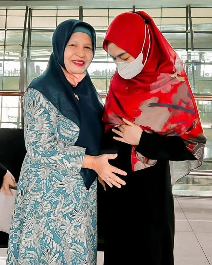 Momen Gemas dengan Ibu Mertua