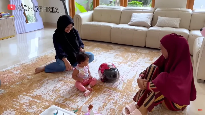 Momong Moana Bareng Adik Ipar