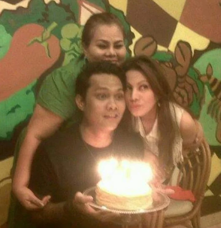 Kebahagiaan Rayakan Ulang Tahun Bertiga