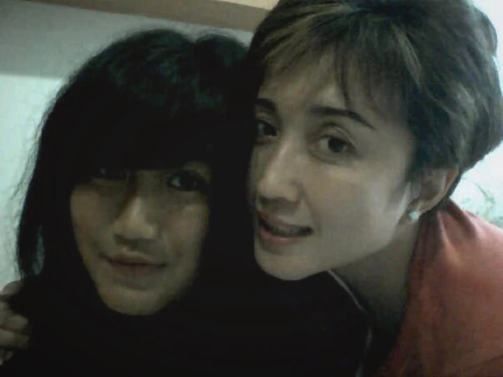 Poni Curi Perhatian