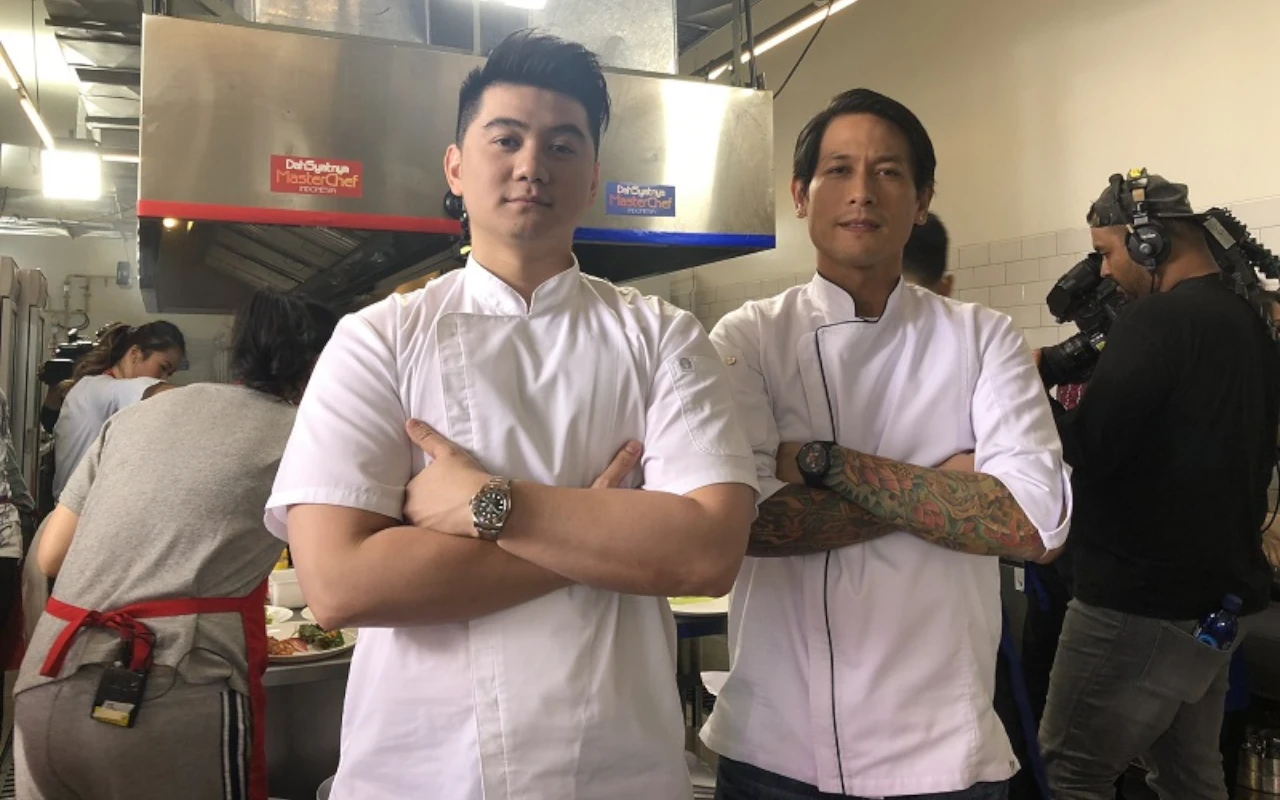 Chef Juna dan Chef Arnold Saling Dukung di Tengah Kritikan Kualitas Juri 'MCI'