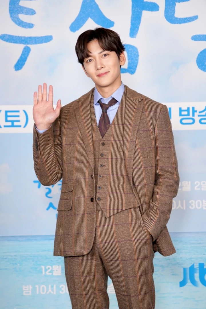 Ji Chang Wook Ternyata Malu Dapat Julukan ‘Raja Romcom’