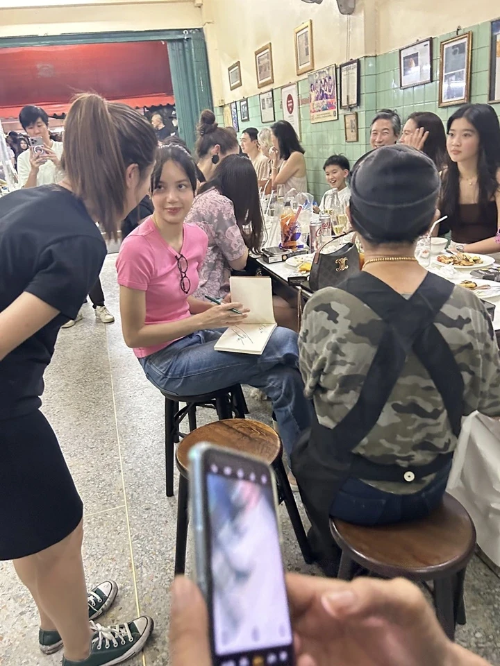 Lisa BLACKPINK Nongkrong Bareng Putri Bos Samsung