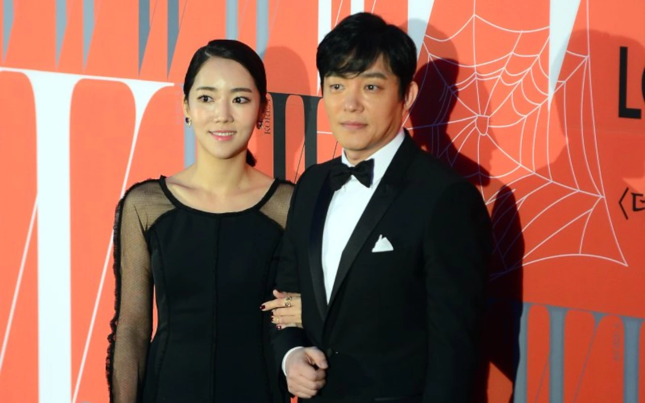 Lee Beom Soo Bantah Rumor Cerai dengan Sang Istri