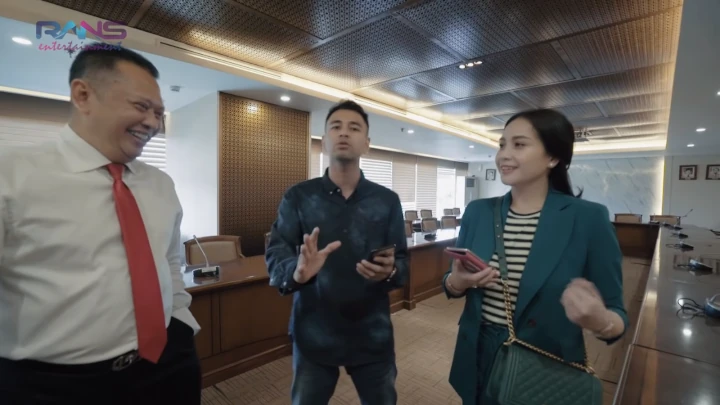 Berkunjung ke Gedung DPR RI