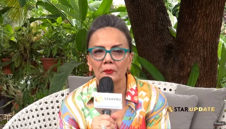Ibu Angkat Ammar Zoni Tahan Tangis Pikirkan Nasib Irish Bella dan Anak-Anak