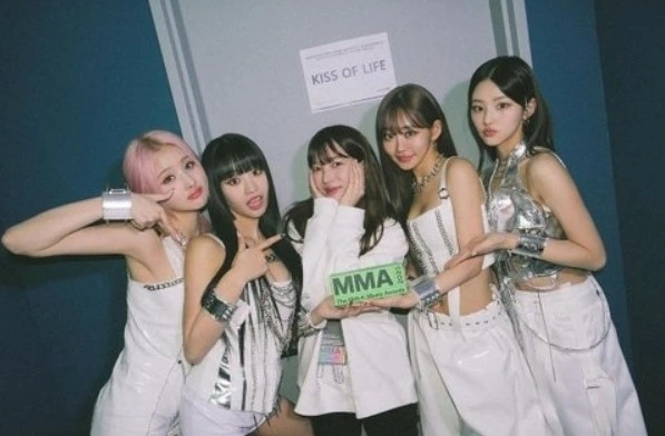 fromis_9 Kena Sindir Usai Beredar Foto KISS OF LIFE Bareng Lee Haein \'Idol School\'