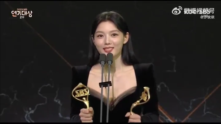 Kim Yoo Jung Dibuat Malu oleh Adegan Ciumannya dengan Song Kang di \'My Demon\'