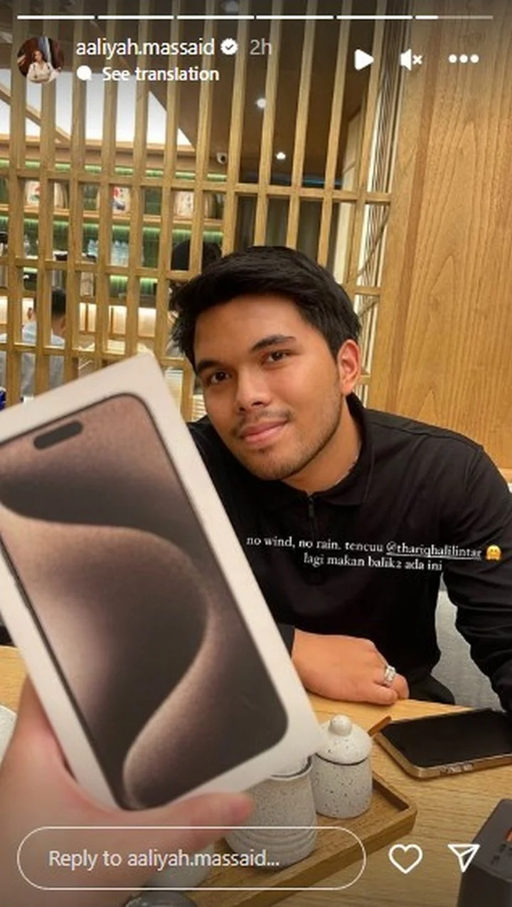 Aaliyah Pamer Kado dari Thariq Halilintar usai Kepergok Makan Semeja Bareng Fuji An