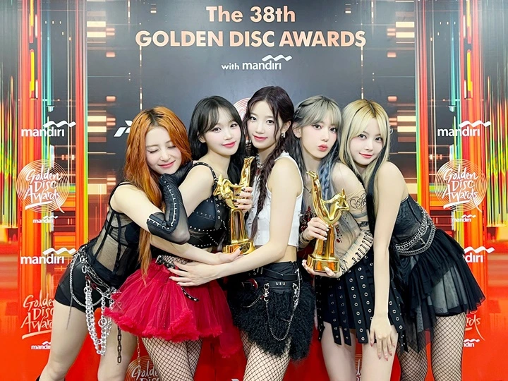 Kim Chaewon LE SSERAFIM Terciduk Debutkan Rambut Blonde Diduga untuk Comeback