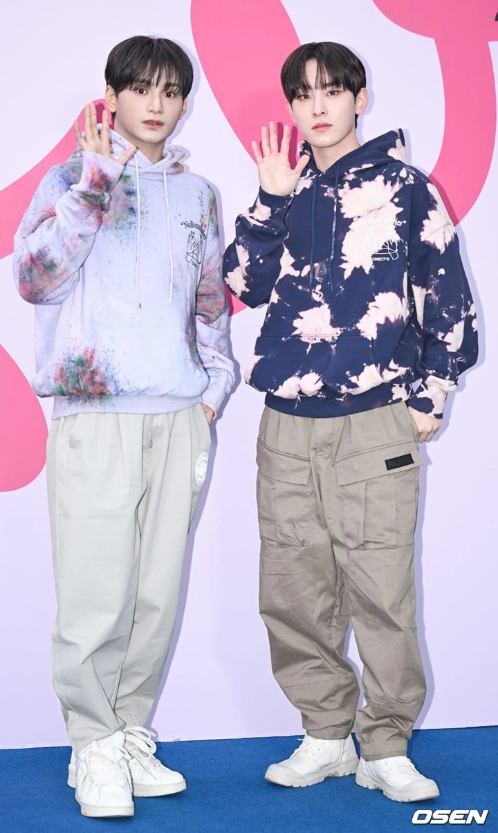 Zayyan dan Hyunsik XODIAC Pamer Pose Gemas kala Debut di Seoul Fashion Week 2024