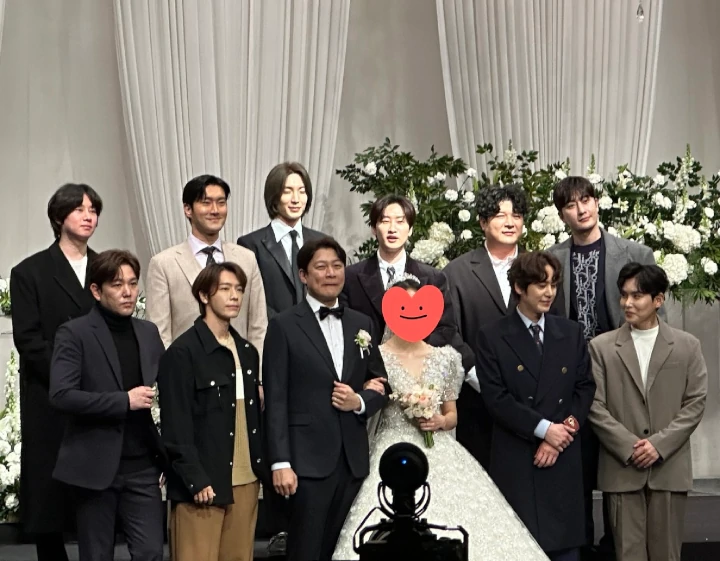 Super Junior Reuni dengan Kangin di Acara Pernikahan Manajer Yongsun