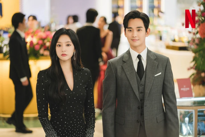 Vibes Mahal Kim Ji Won di Potret \'Queen of Tears\' Bikin Kenang Era \'The Heirs\'