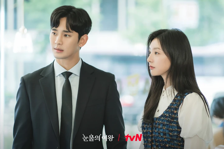 Plot Kim Soo Hyun Senang Kim Ji Won Segera Meninggal Bikin \'Queen of Tears\' Dikecam