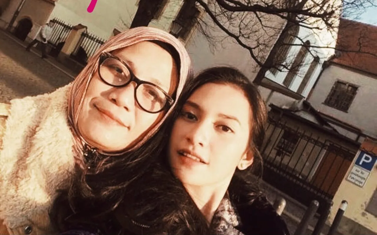 Ibu Indah Permatasari Emosi Nama Arie Kriting Disebut saat Jualan Celana 5 Ribuan di TikTok