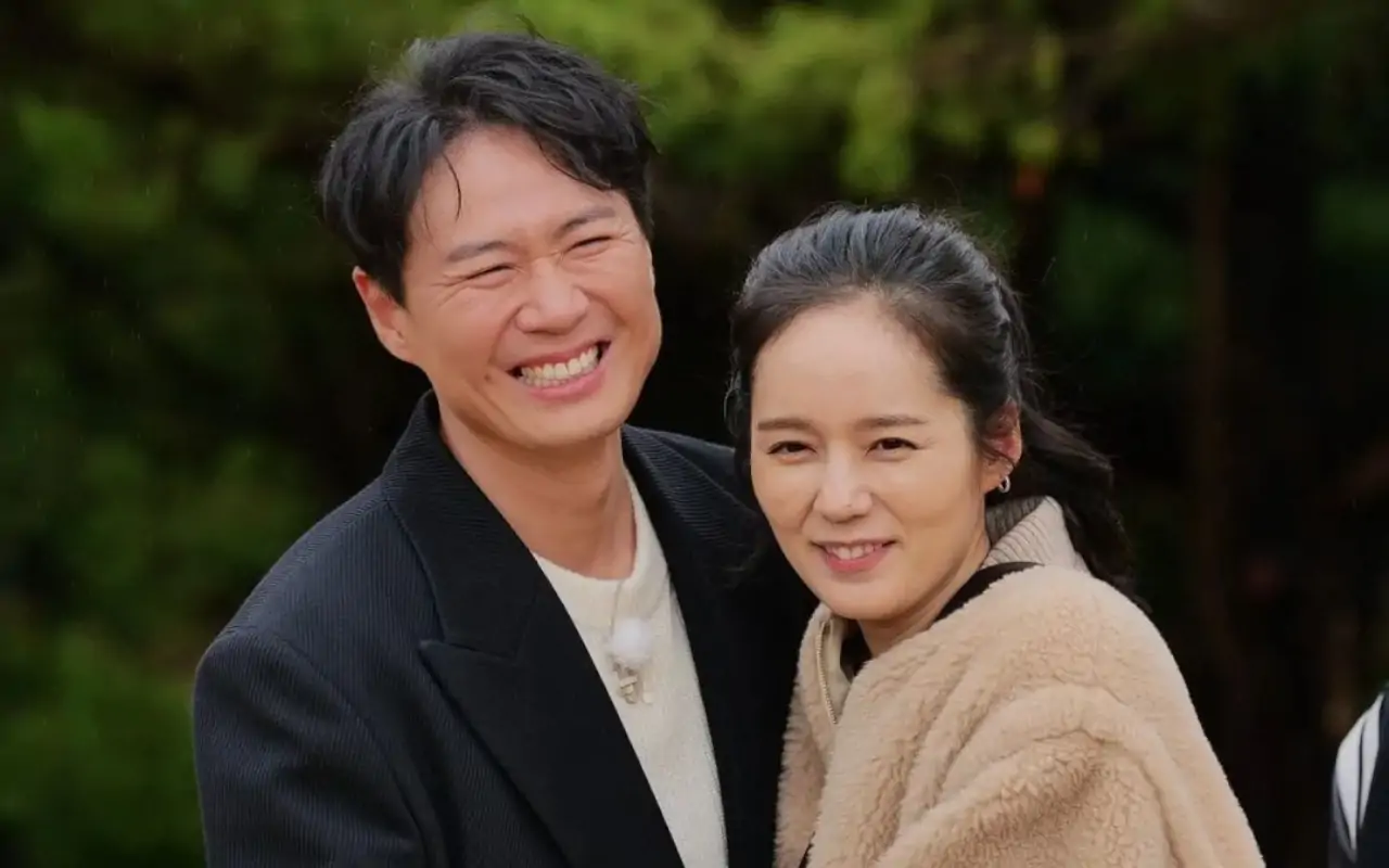 Han Ga In dan Yeon Jung Hoon Rilis Pemotretan Perdana setelah 19 Tahun Nikah