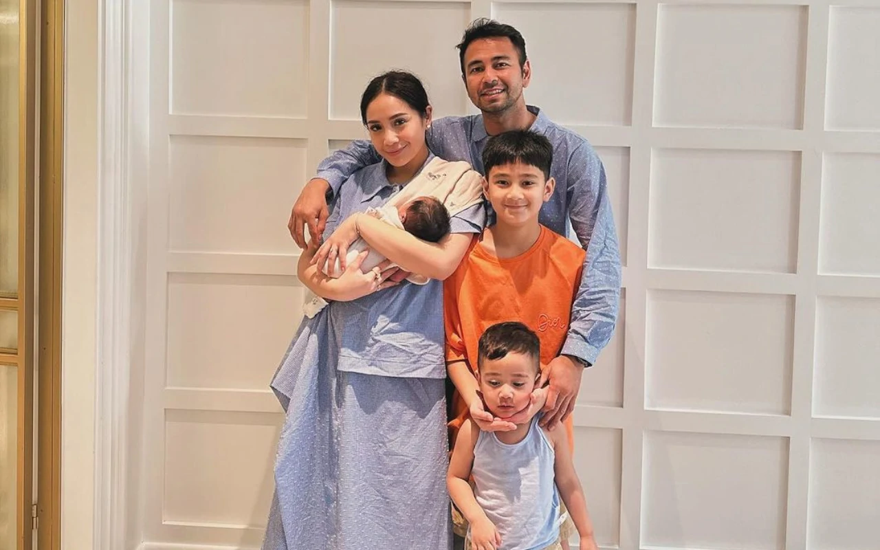 Raffi Ahmad dan Nagita Slavina Tutup Komen saat Pamer Baby Lily Dijenguk Para Bos Besar