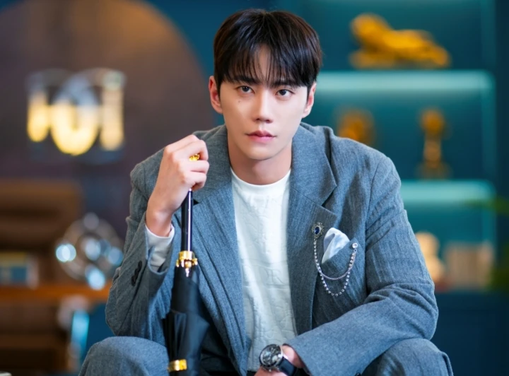Kekayaan 8 Generasi Lee Jun Young di \'Dreaming of Cinde Fxxxing Rella\' Jadi Sorotan