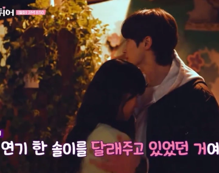 Ukuran Tangan Byeon Wook Seok saat Elus-Elus Kim Hye Yoon di BTS \'Lovely Runner\' Disorot