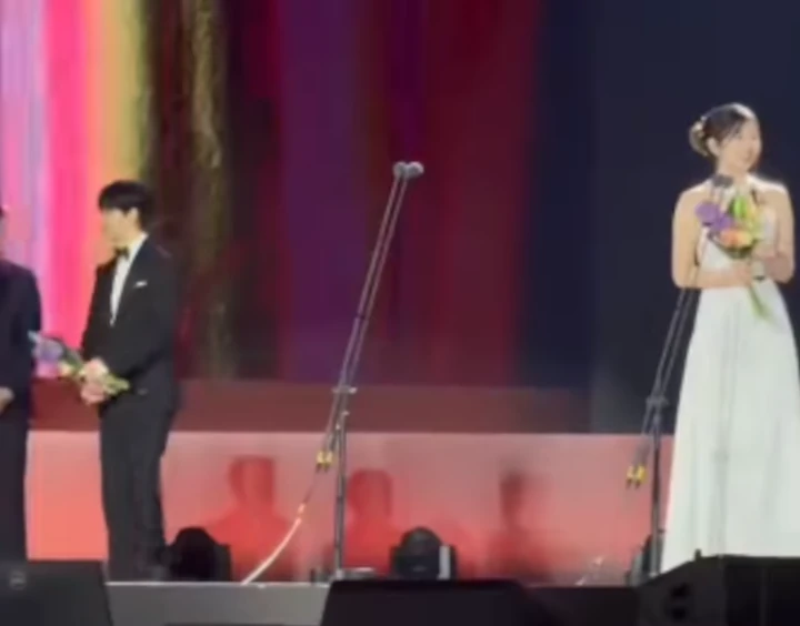 Momen Kim Soo Hyun Jauhi Ahn Yujin di Baeksang Arts Awards 2024 Jadi Bahan Gosip