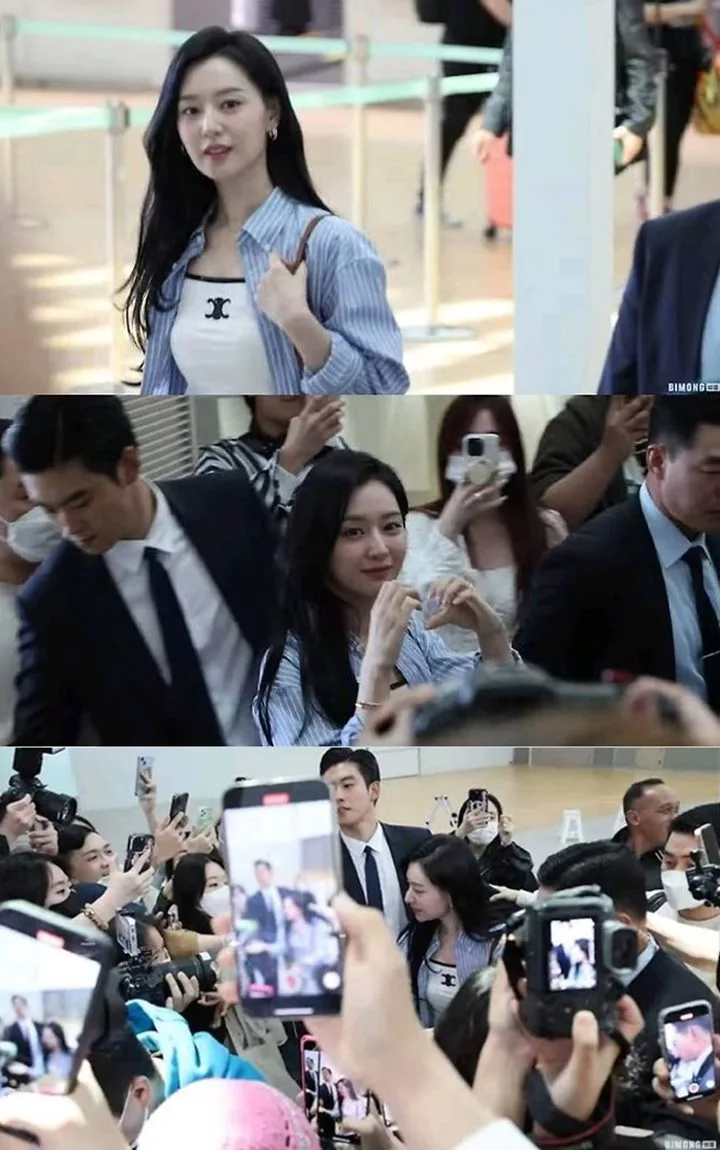 Photo-INFOKim Ji Won Buktikan Pribadinya Secantik Bidadari saat Dikerubungi Fans
