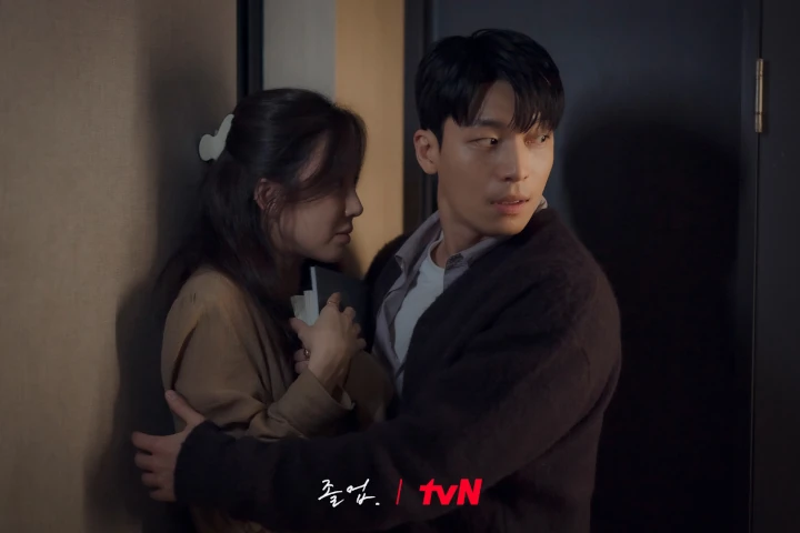 Wi Ha Joon Puji Jung Ryeo Won Bak Malaikat saat Syuting \'The Midnight Romance in Hagwon\'
