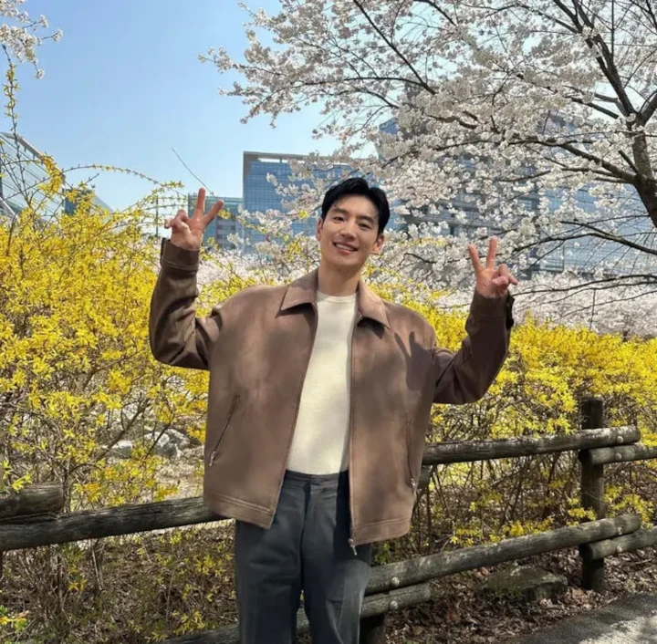 Lee Je Hoon Sambat Gak Pernah Lagi Ditawari Bintangi Proyek Romantis