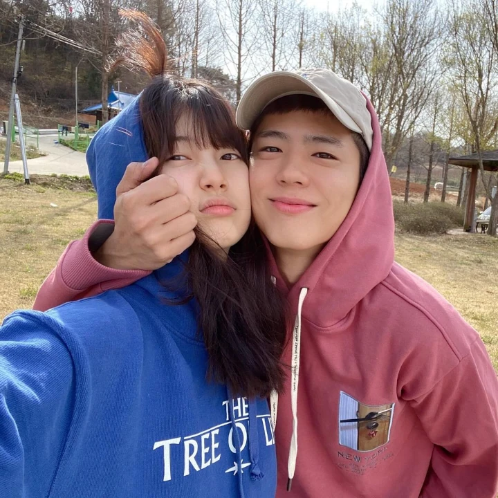 Kecurigaan Hubungan Park Bo Gum & Suzy Ditanggapi Sutradara \'Wonderland\'
