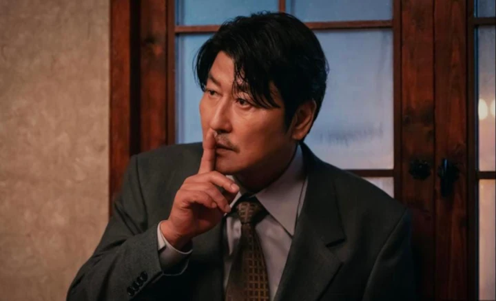 Akting Drama Perdana Song Kang Ho di \'Uncle Samsik\' Dipuji Deretan Media Asing