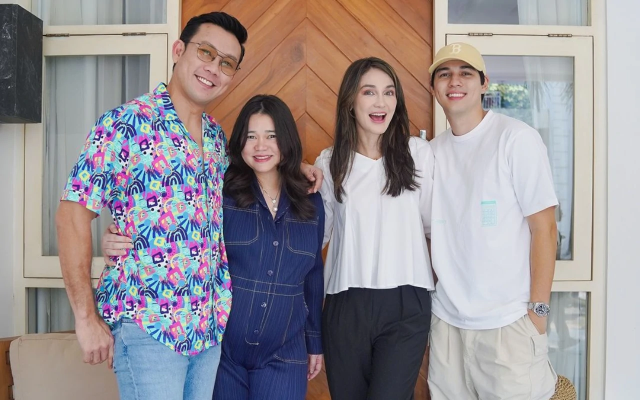 Maxime Bouttier Gercep Betulkan Baju Luna Maya yang Melorot di Depan Denny Sumargo