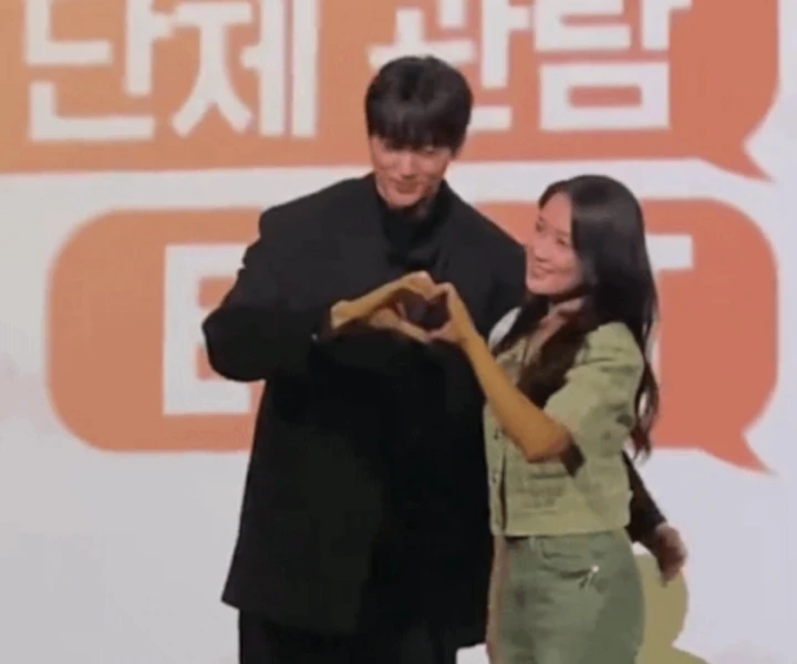 Gestur Byeon Woo Seok Hampir Taruh Tangan di Pinggang Kim Hye Yoon Jadi Sorotan