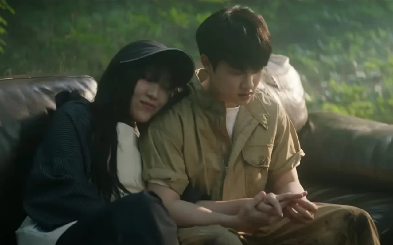 Lee Young Ji Bongkar Fakta di Balik Ciuman D.O. EXO dalam MV 'Small Girl'