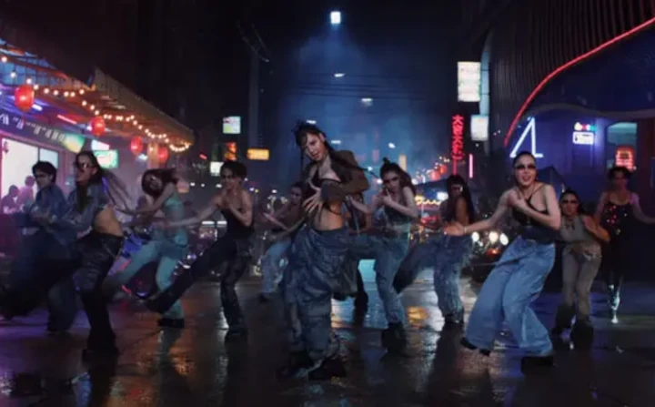 Lisa BLACKPINK Kucurkan Banyak Duit untuk Pemilik Toko di Lokasi MV \'ROCKSTAR\'