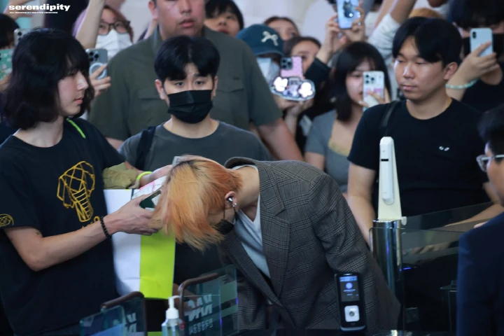 Heeseung ENHYPEN Membungkuk di Depan Publik usai Dituding Malas Fans Korea