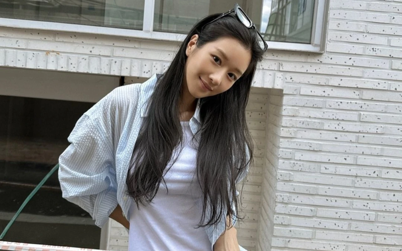 Visual Seo Ye Ji Muncul Perdana di Event Publik usai 2 Tahun Diagungkan Reporter