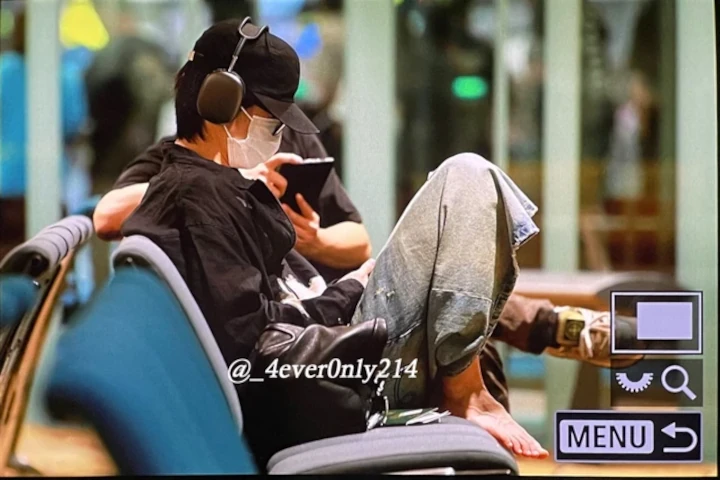Potret Jaehyun NCT Ketiduran saat OTW Jakarta Bikin Prihatin
