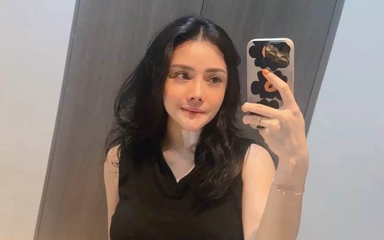 Mantan Suami Mawar AFI Asyik Momong Putri Cantik dari Istri Barunya Malah Ramai Digunjing