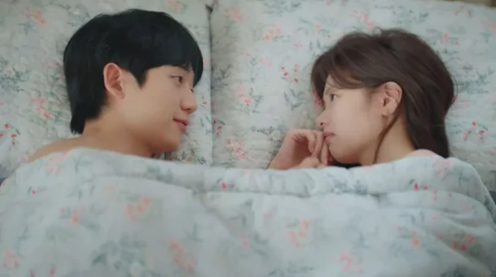 Adegan Ranjang Jung Hae In & Jung So Min di \'Love Next Door\' Picu Perdebatan