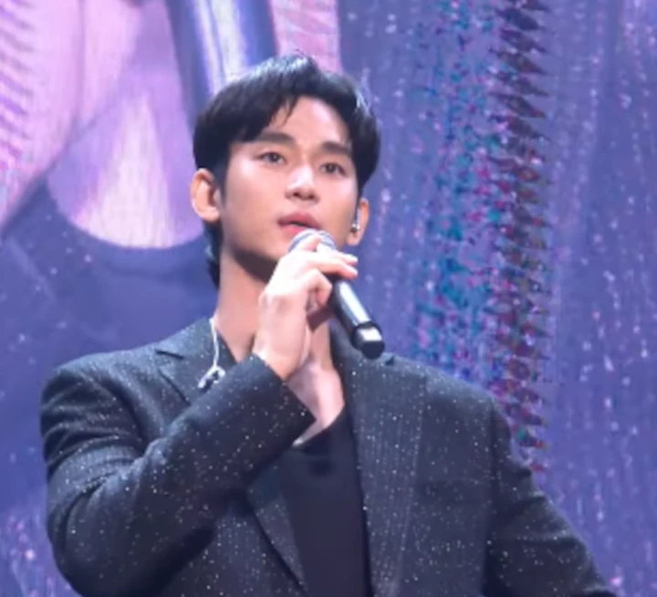 Kim Soo Hyun Kecewa Gegara IU Tak Penuhi Permintaannya di Konser