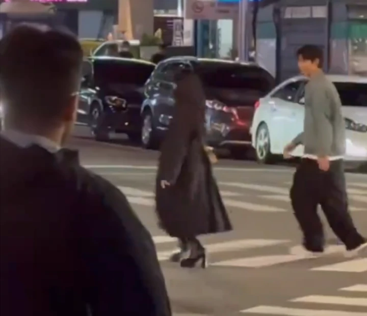 Momen Kim Hye Yoon & Lomon Keciduk Syuting Drama di Jalanan Tuai Beragam Reaksi