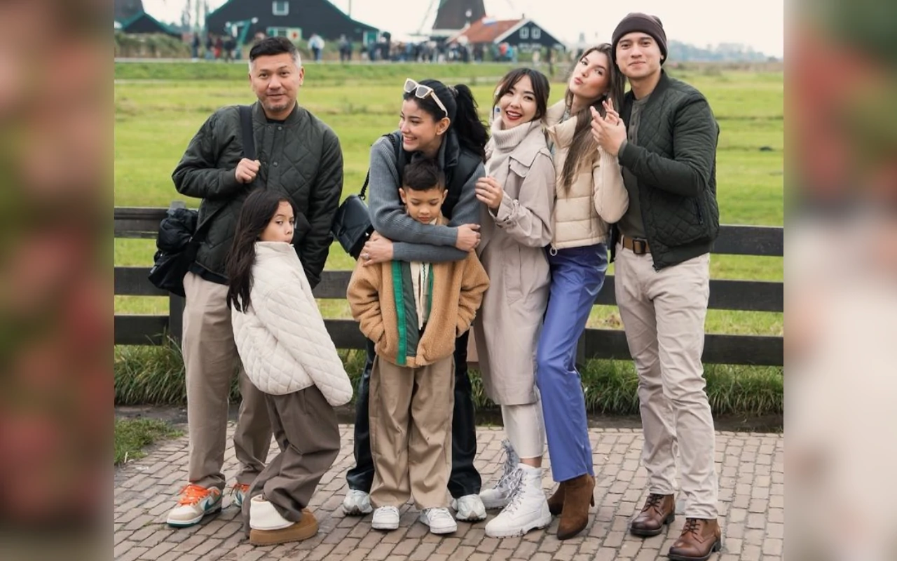 Adab Gisella Anastasia Jadi Bestie Medina Dina 'Calon Istri' Gading Marten Dipuji Roy Marten