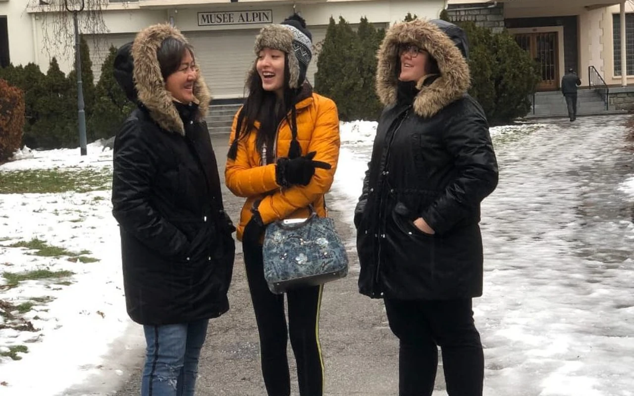 Natasha Wilona Spill Foto Haru Kuatkan Ibu & Kakak saat Ayah yang Ngilang 20 Tahun Mendadak Muncul