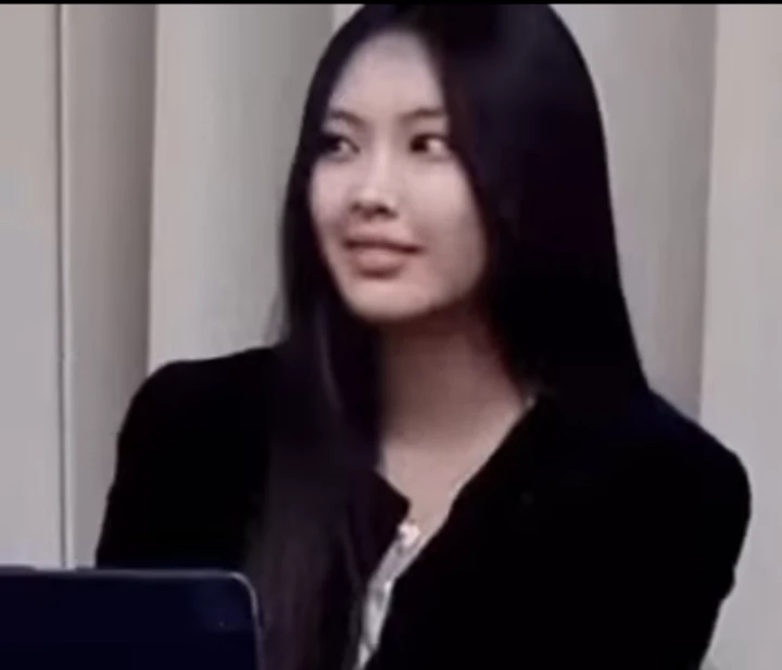 Reaksi Hyein NewJeans saat Nama Bang Si Hyuk Disinggung Jadi Hot Topik