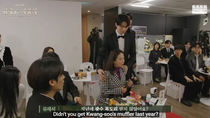 Interaksi Song Ji Hyo & Lee Dong Wook saat Ketemu di Ajang Penghargaan Bikin Salfok