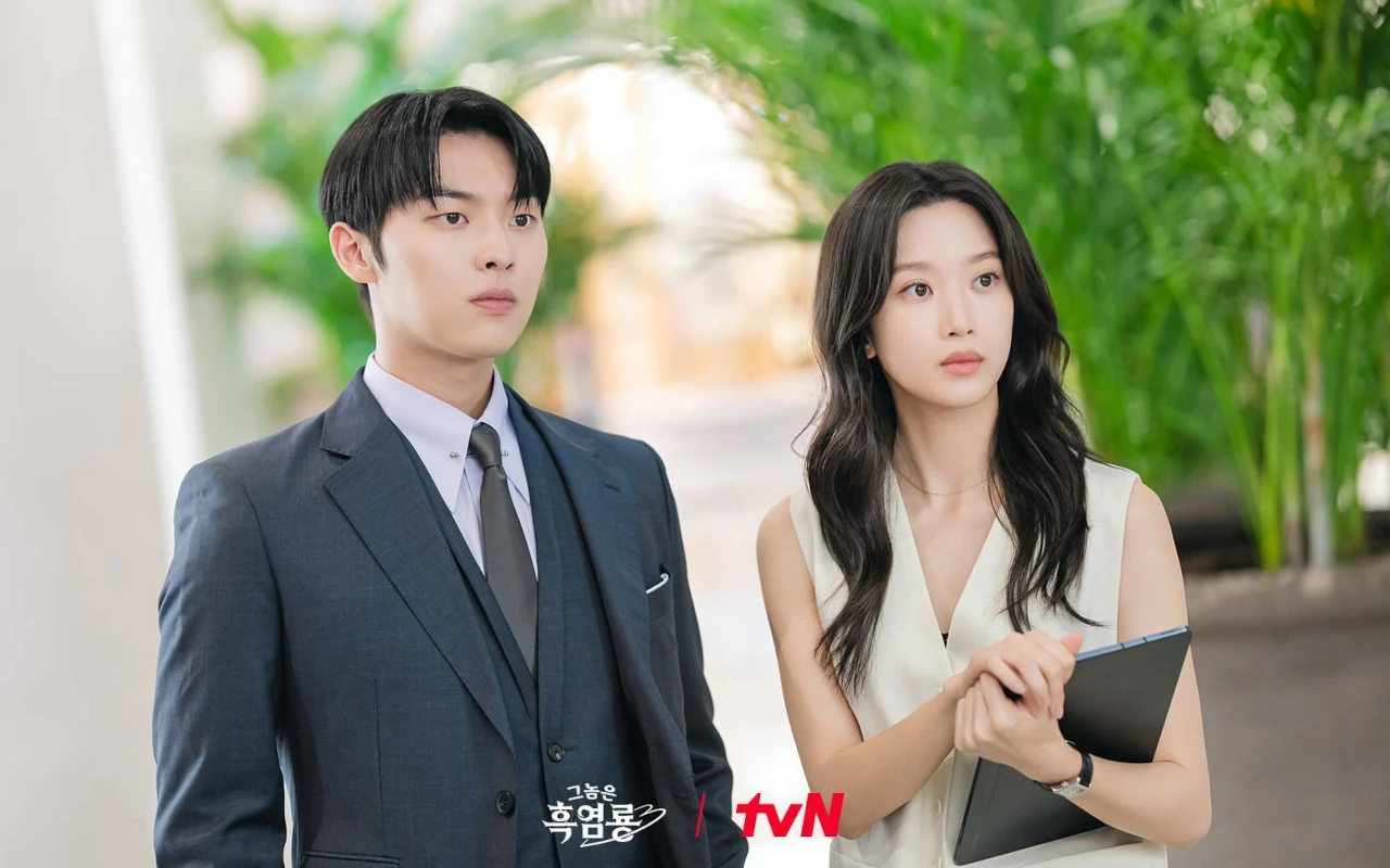 Alur Episode Perdana Drama Moon Ga Young 'My Dearest Nemesis' Tuai Kritikan