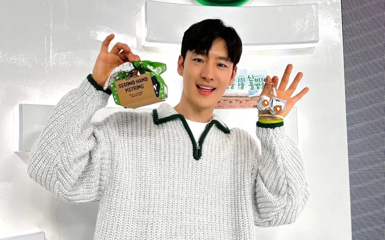 Lee Je Hoon Akui Khawatir Punya Rambut Platinum saat Bintangi 'The Art of Negotiation'