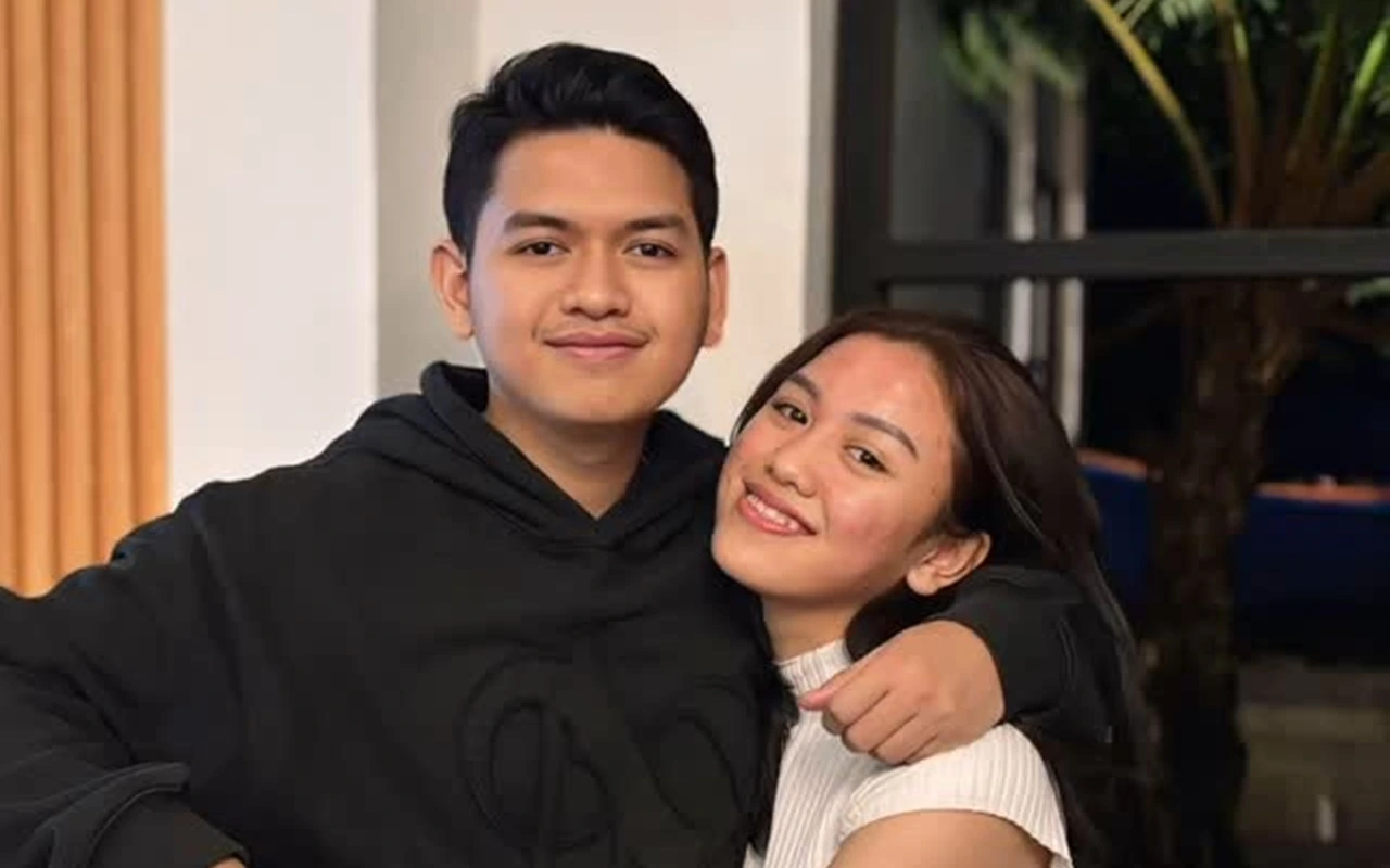 Detik-Detik Laura Bawa Bunga dan Jenguk Nikita Mirzani di Rutan Bersama Keluarga