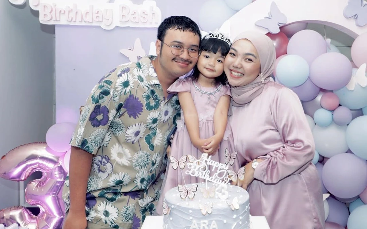 Adab Ibu Arra Dikecam Imbas Ketawa Ngakak saat Putrinya Ejek Tukang Delman Bau Ketiak